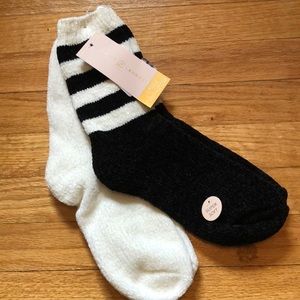 CHINESE Laundry Cozy Socks